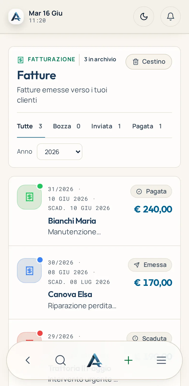 Il registro fatture sfogliato: stati pagata, emessa e scaduta con gli importi